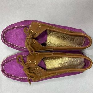 Glittery pink sperrys